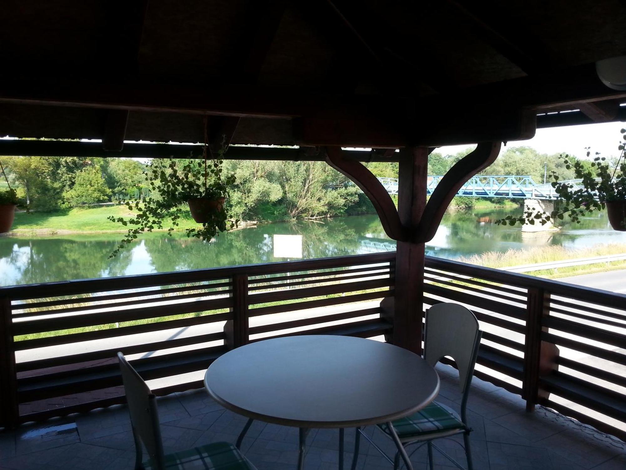 Guesthouse Kod Mosta Karlovac Εξωτερικό φωτογραφία
